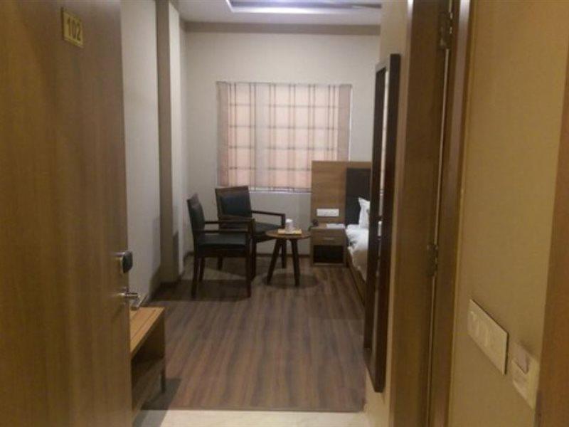 The Premier Hotel Кота Екстер'єр фото