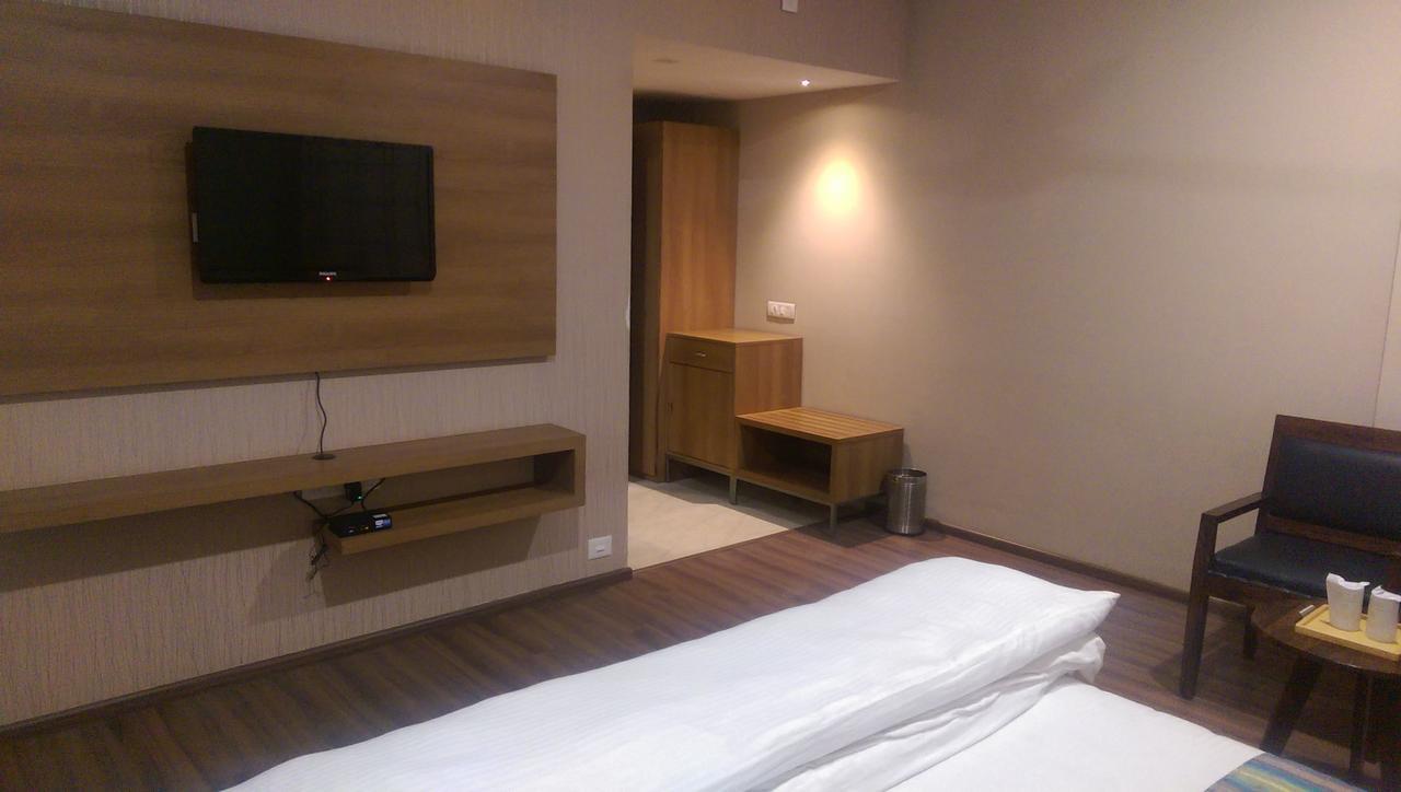 The Premier Hotel Кота Екстер'єр фото