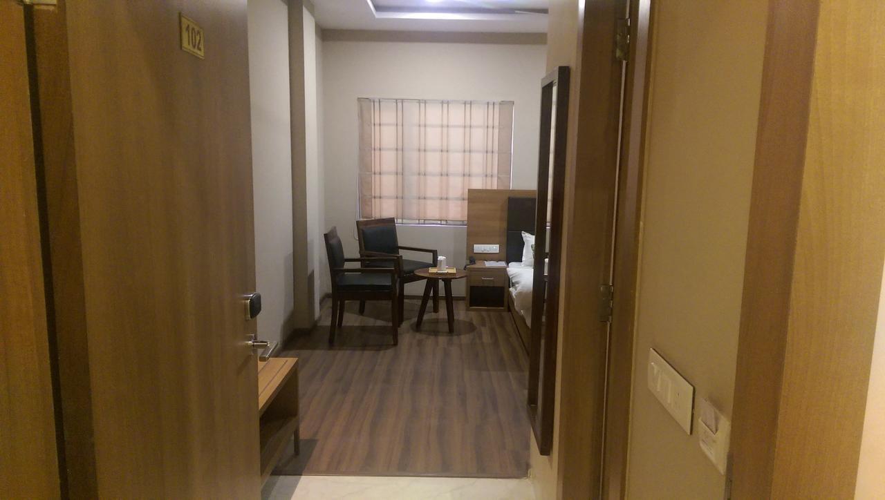 The Premier Hotel Кота Екстер'єр фото